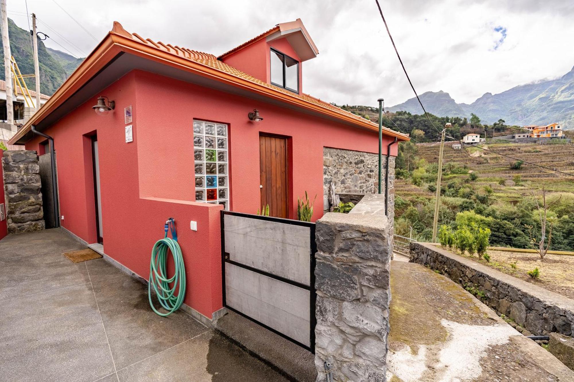 Вилла Madeira Bird House - House In The Mountains With Garden Сан-Висенти Экстерьер фото