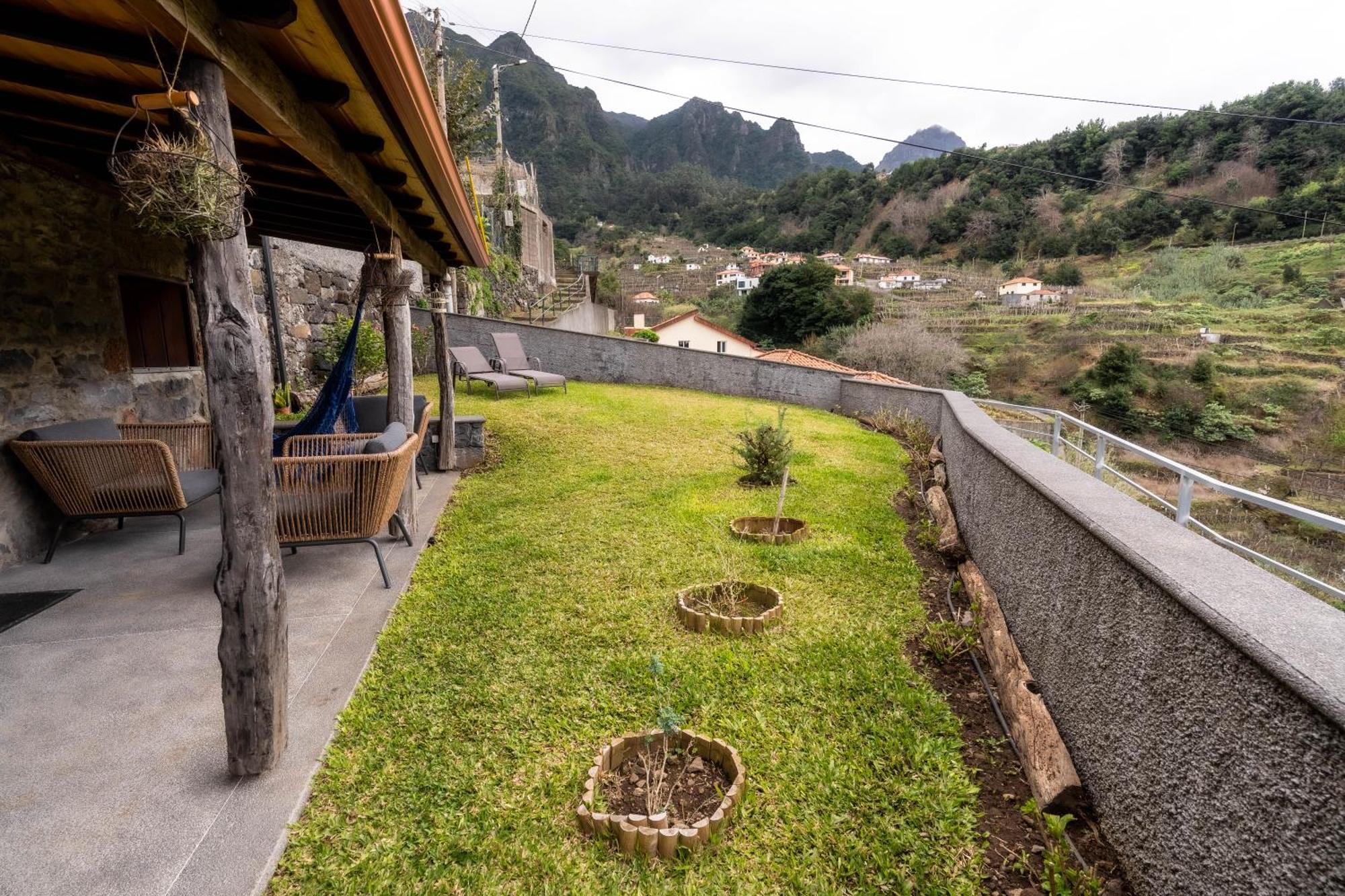 Вилла Madeira Bird House - House In The Mountains With Garden Сан-Висенти Экстерьер фото