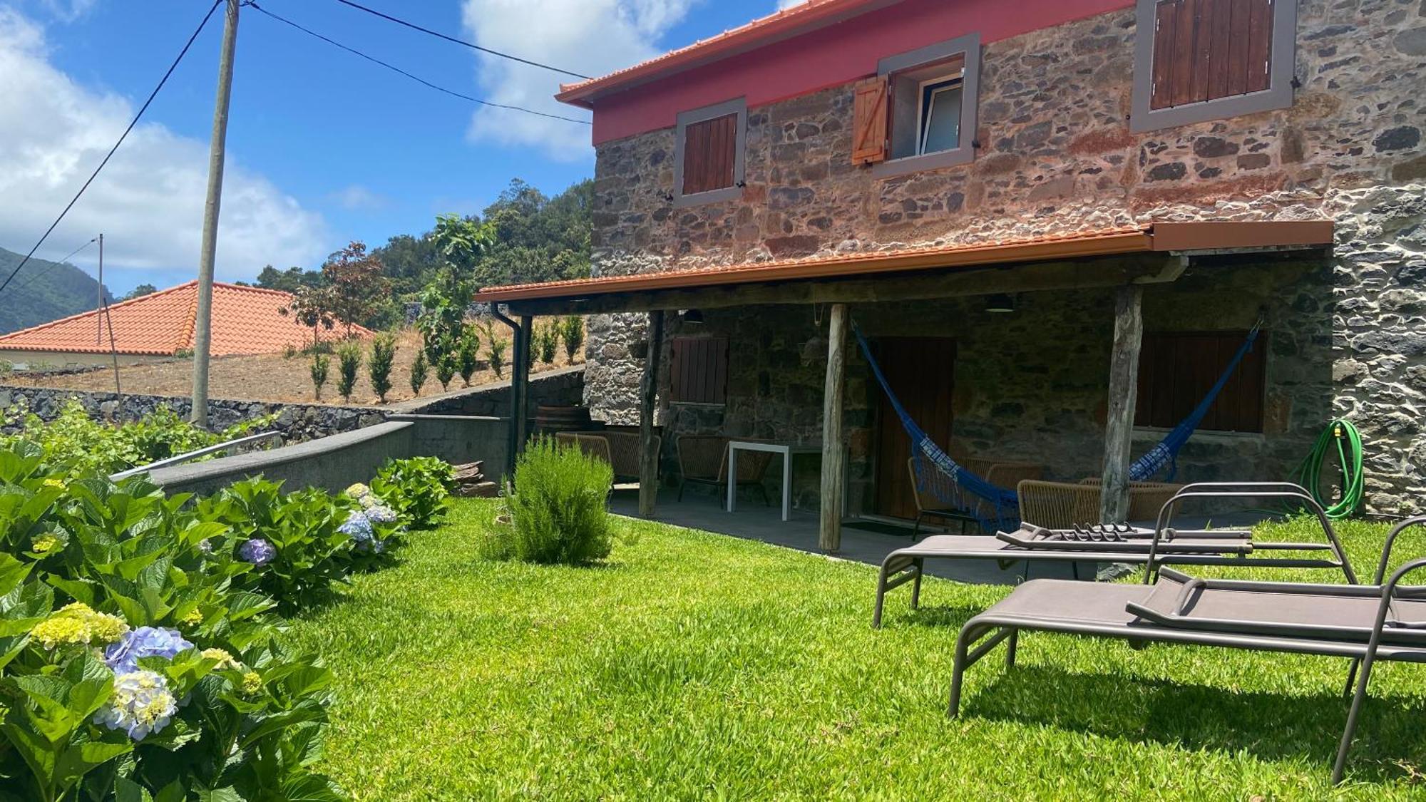 Вилла Madeira Bird House - House In The Mountains With Garden Сан-Висенти Экстерьер фото